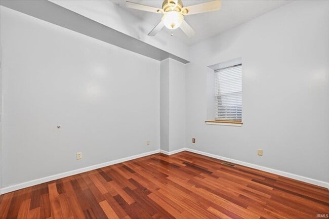 Building Photo - 2 bed, 2 bath Downtown Bloomington