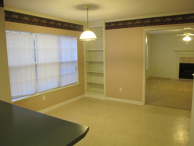 Building Photo - Spacious home in nice Evans neighborhood  ...