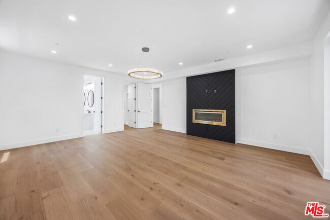 Building Photo - 926 17th St