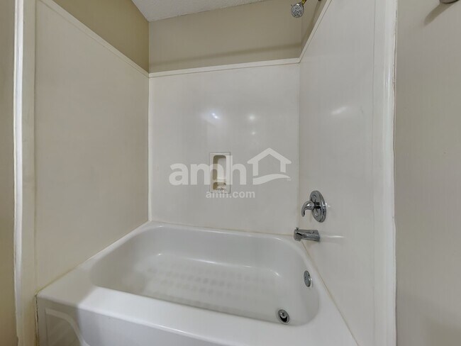 Building Photo - 6472 Daybreak Dr