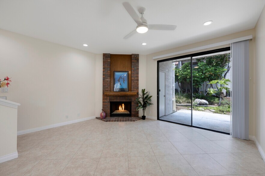 Building Photo - 319 Molokai Dr
