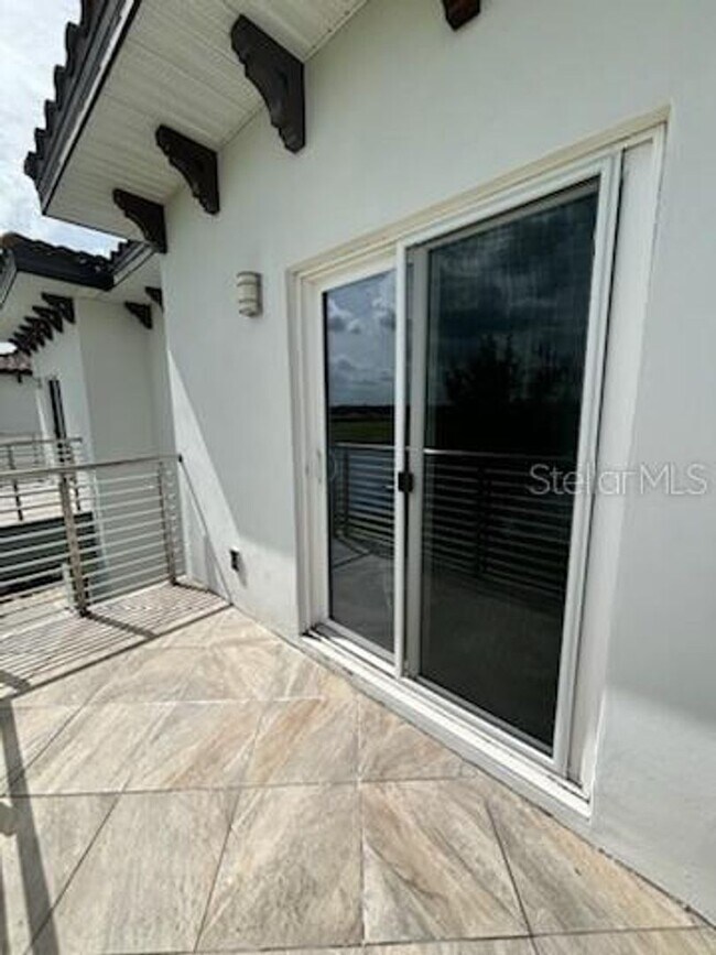 Building Photo - Providence Townhome For Rent