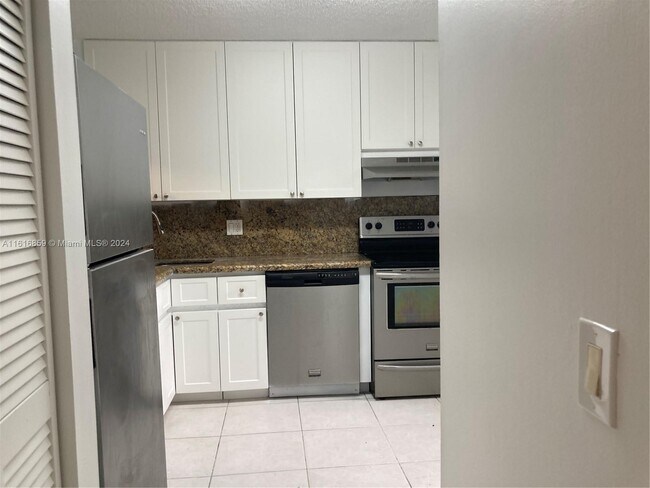 Building Photo - 1450 Springside Dr