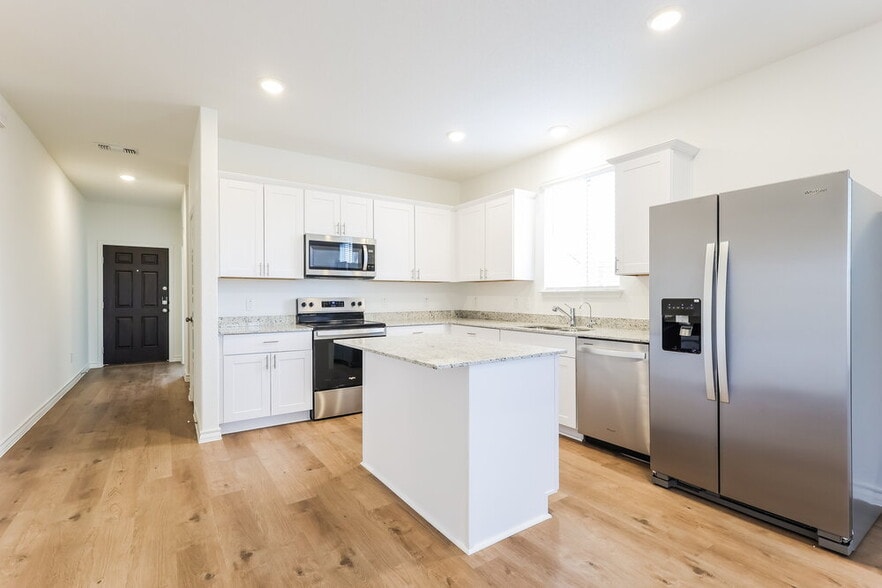 Building Photo - 1194 Casa Luminar