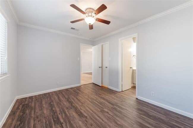 Building Photo - 800 Osage Dr