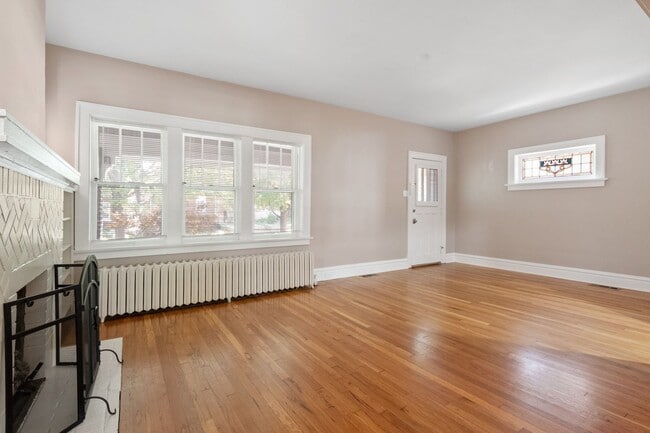 Building Photo - Home on the Range