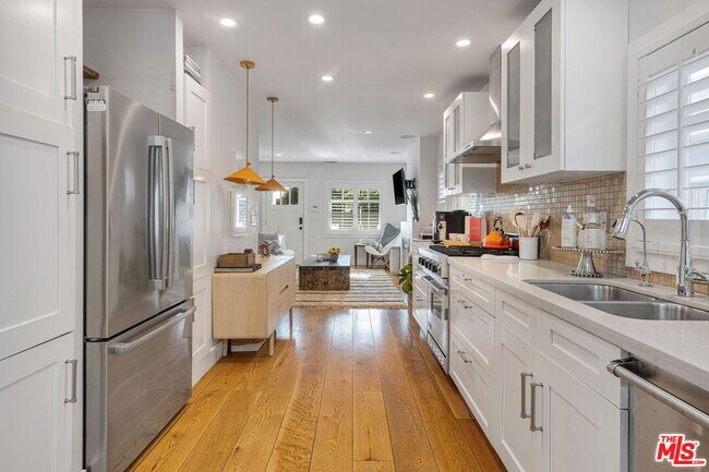 Building Photo - 1605 Cabrillo Ave