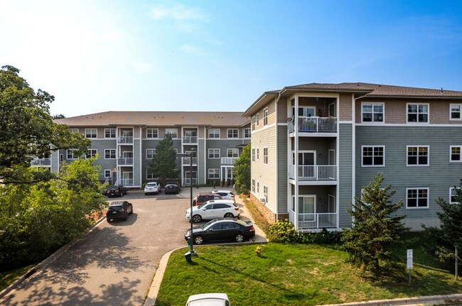 Interior Photo - 185 Mccarrons Blvd N