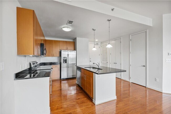 Building Photo - 711 Cosmopolitan Dr NE