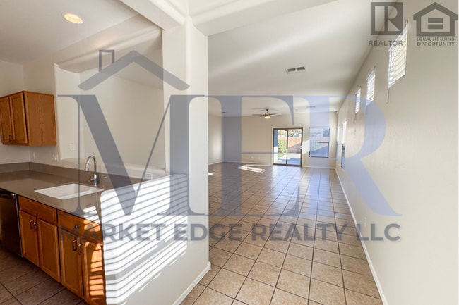 Building Photo - 3Bed/2Bath Home at Cotton Ln/Greenway Rd! $199 MOVE-IN SPECIAL! Ready for Immediate Move-In!