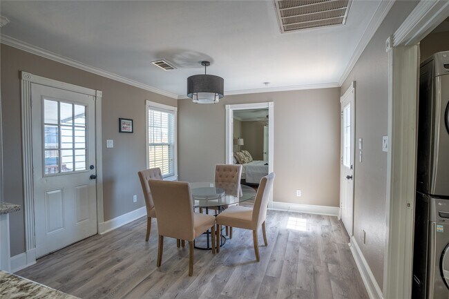 Building Photo - 802 Enid St