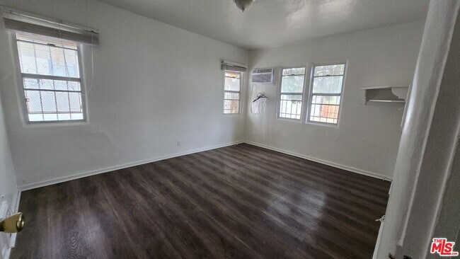 Building Photo - 1511 Reeves St