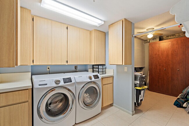 Building Photo - 701 Seafarer Cir