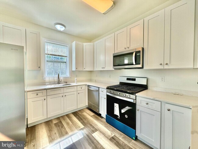 Building Photo - 921 Timberlake Dr