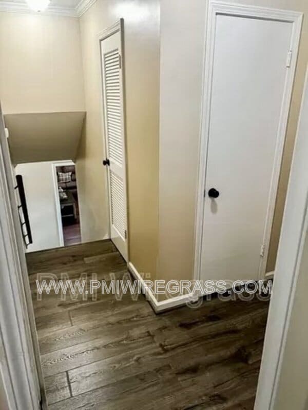 Building Photo - 401 Wildwood Dr