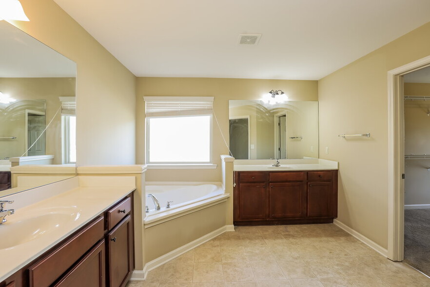Building Photo - 4035 Raspberry Way