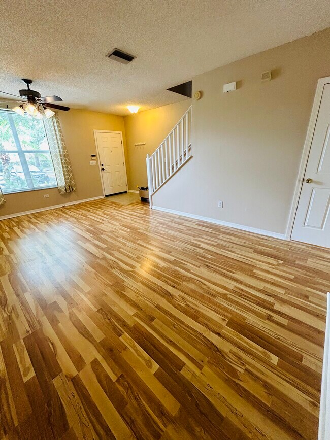 Building Photo - 10445 Heron Lake Dr