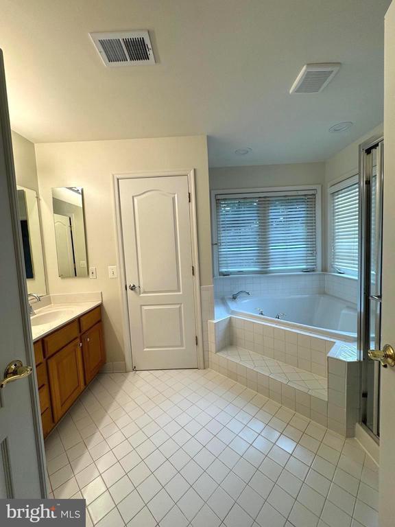 Building Photo - 4031 Quiet Creek Dr