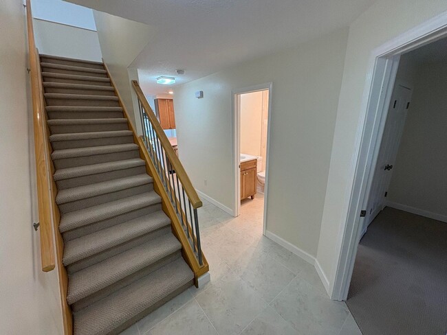 Building Photo - **$1,000 Move-in Special** 2 Bedroom in Bluewater Bay!