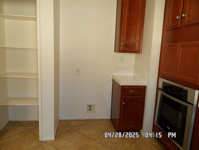 Building Photo - 3 Bedrooms, 2 1/2 Bathrooms, 2 Story, Loft...