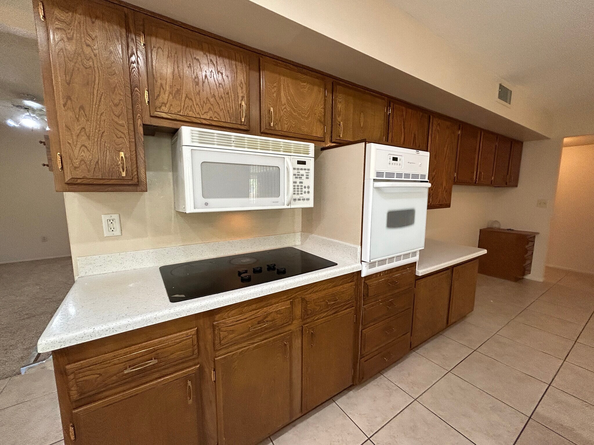 Building Photo - 10615 W Cheryl Dr