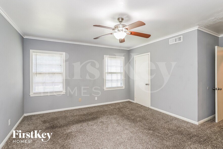 Building Photo - 1225 19th Ave N