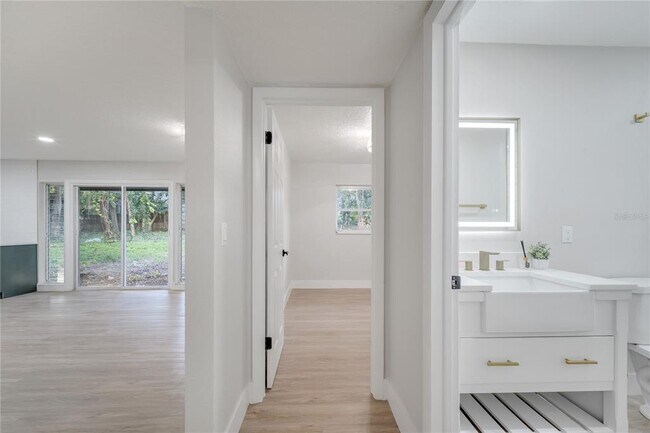 Building Photo - 7043 Carlene Dr