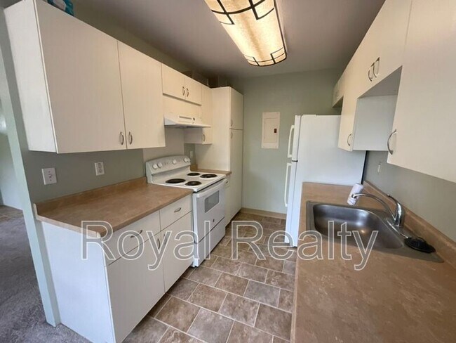 Building Photo - 625 Mananai Pl