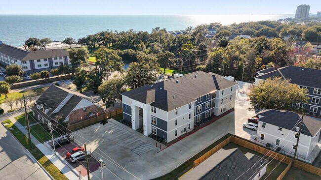 Building Photo - 133 Briarfield Ave