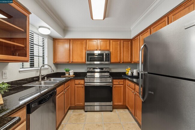Building Photo - 332 Eastridge Dr