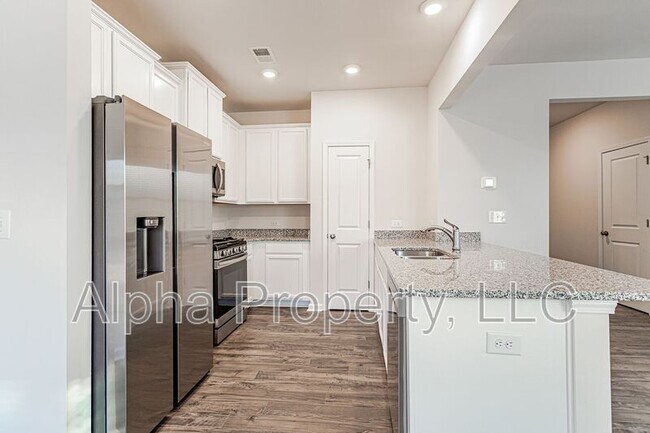 Building Photo - 15 Apricot Ln