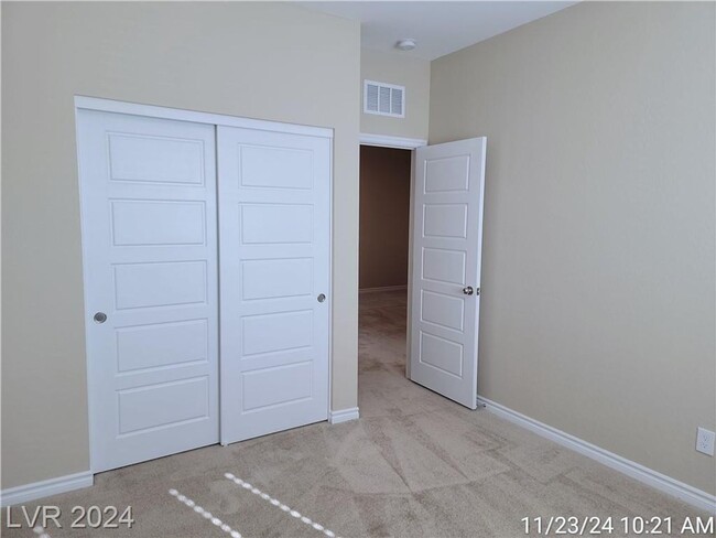 Building Photo - 3-BEDROOM TOWNHOME IN GATED NORTH LAS VEGA...