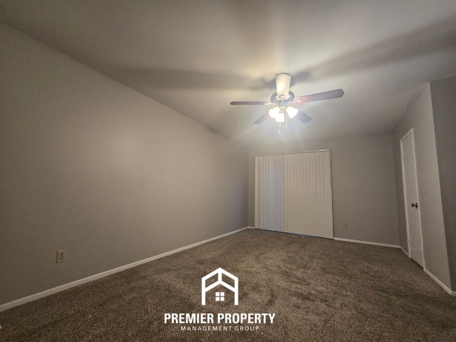 Building Photo - 11930 Kingshead Dr