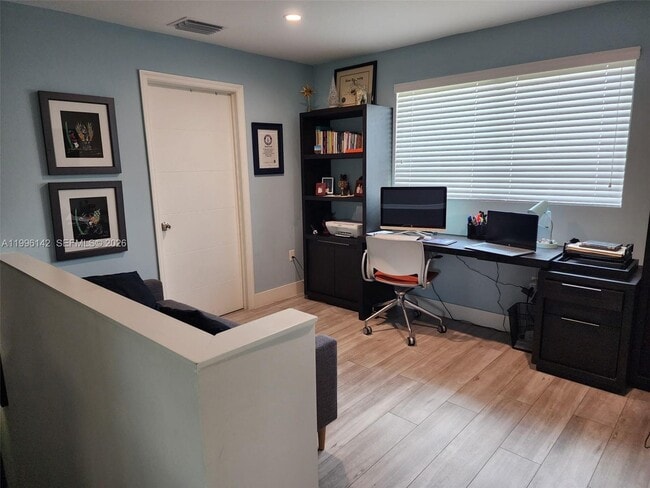 Building Photo - 1411 SW 66th Ave