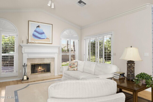 Building Photo - 10165 E Bella Vista Dr