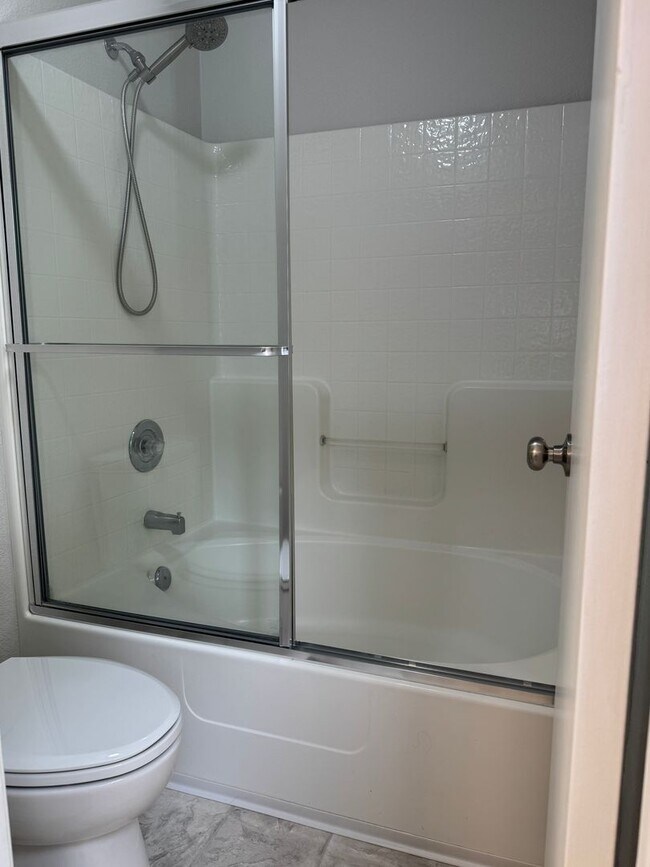 Building Photo - Recently remodeled charmer!