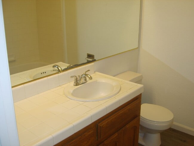 Building Photo - Sophisticated 3-Bedroom, 2-Bathroom Home in Sacramento