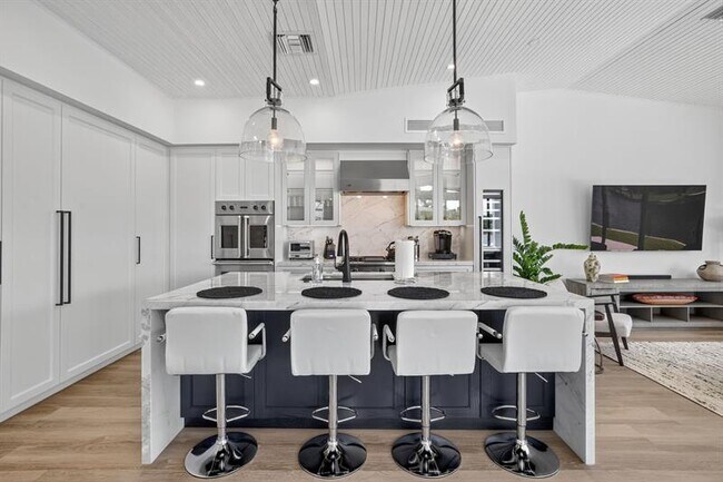 Building Photo - 2157 Coral Gardens Dr