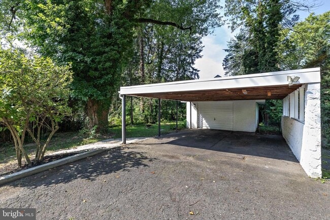 Building Photo - 426 4th Ave