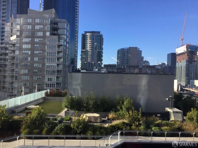 Building Photo - 338 Main St