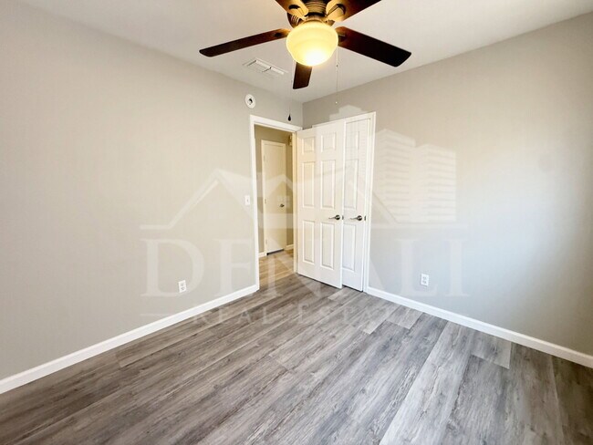 Building Photo - 490 E Bart Dr