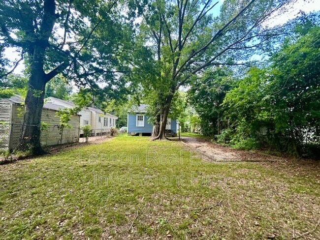 Building Photo - 318 W 68th St