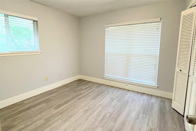 Building Photo - 10419 Quail Ridge Dr