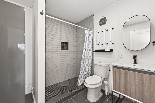 Building Photo - 707 Montclair Blvd