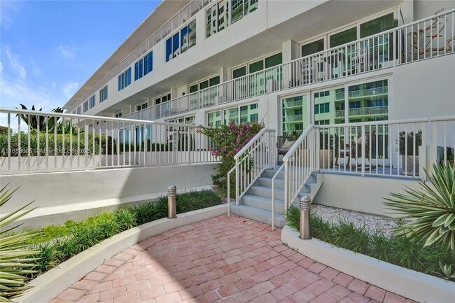 Building Photo - 5401 Collins Ave