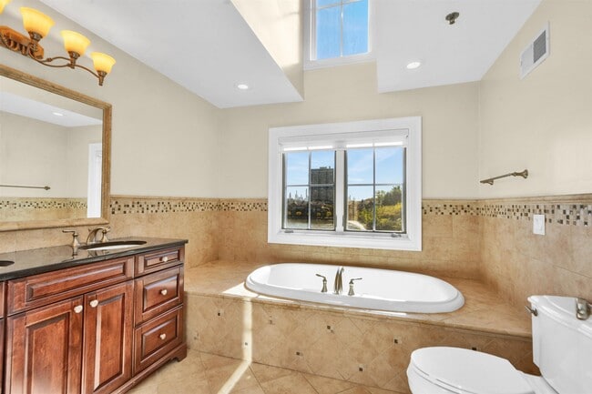 Building Photo - 17 Moorings Ln