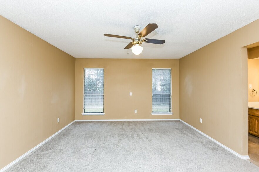 Building Photo - 2854 Southpark Ln