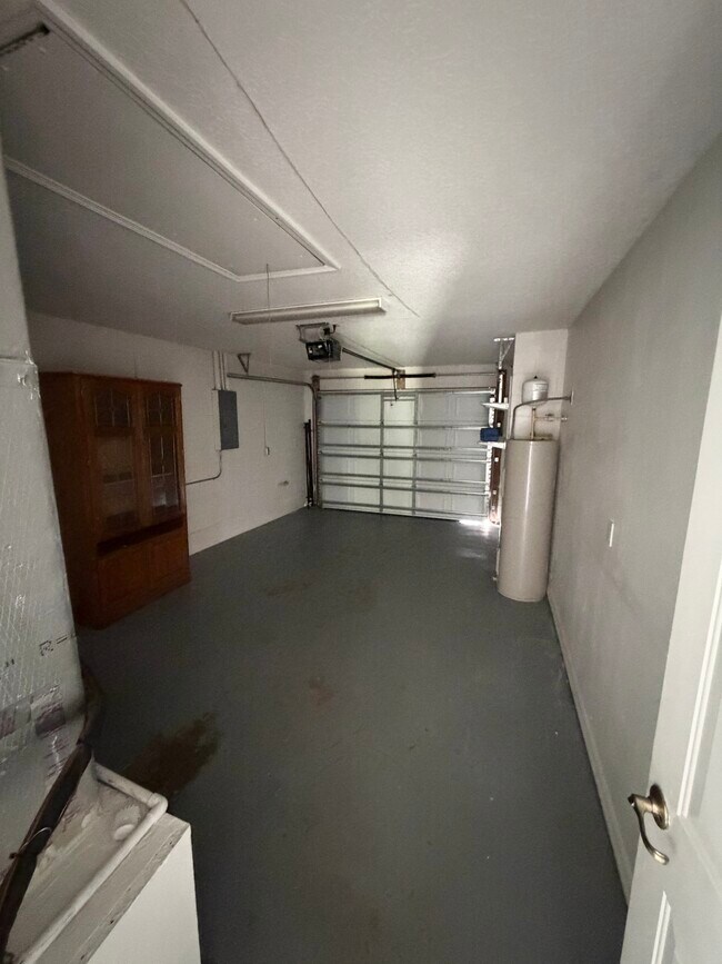 Building Photo - 33 Flamingwood Ln #B