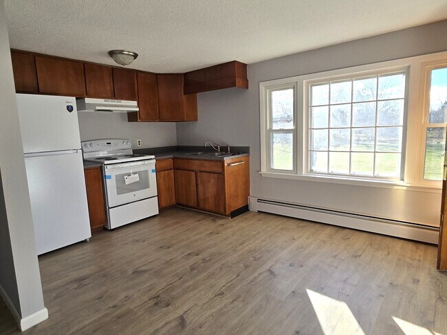 Primary Photo - 19 Chapman Ave