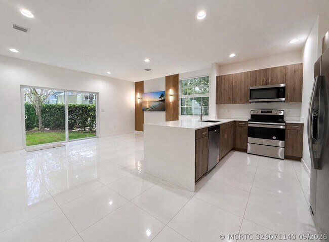 Building Photo - 1030 Crystal Way